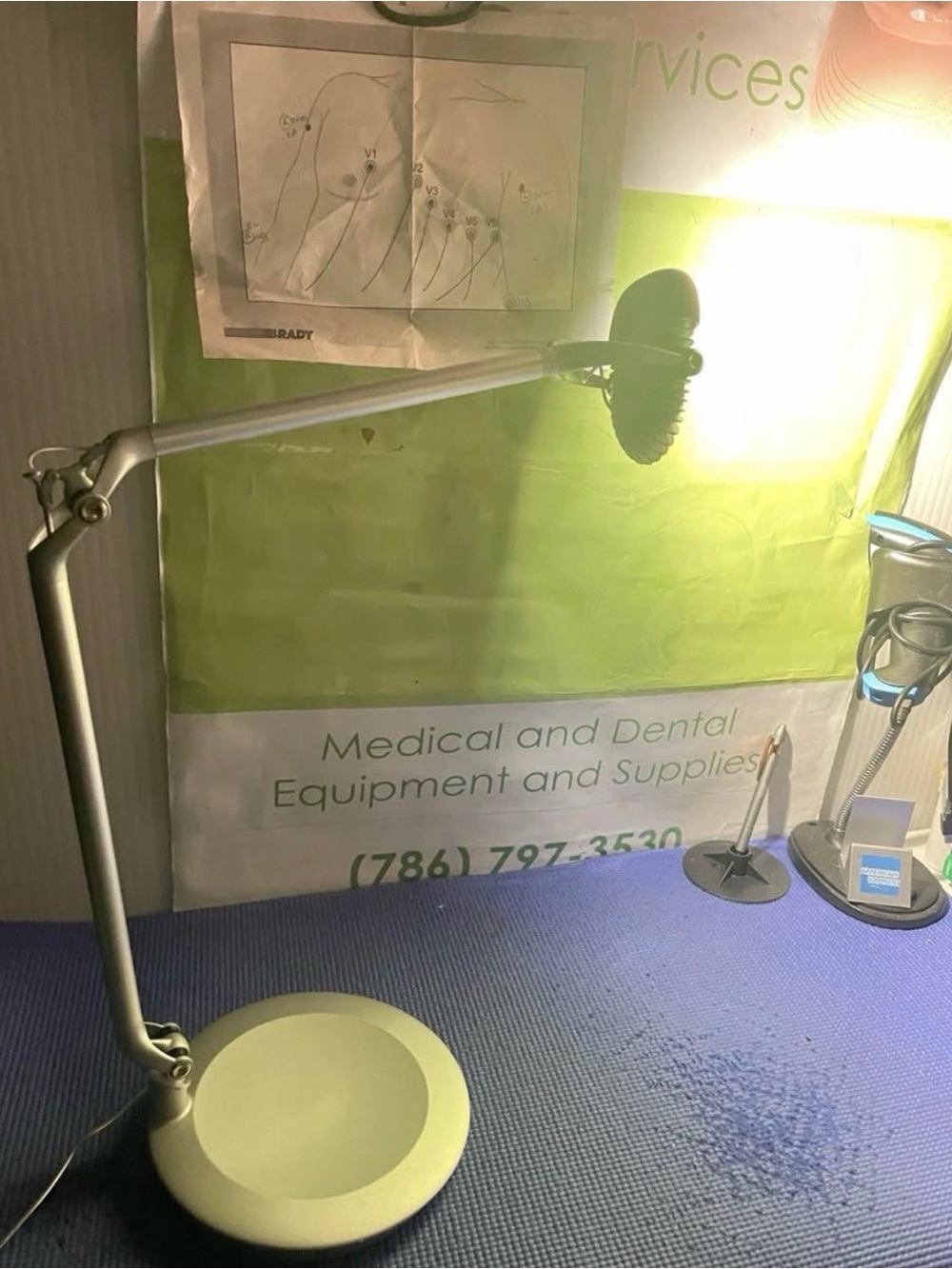 Humanscale Element 790 LED Light β Desktop Base, Silver - Picture 3 of 3